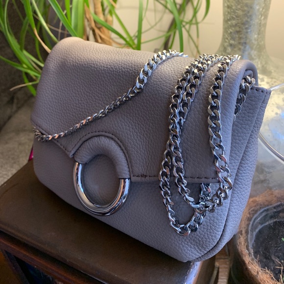 Authentic Vince Camuto pebbled leather chain Crosb - Picture 3 of 8